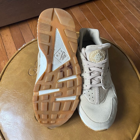 **SOLD**Nike Women's Air Huarache Run - Size 9 - Picture 4 of 5